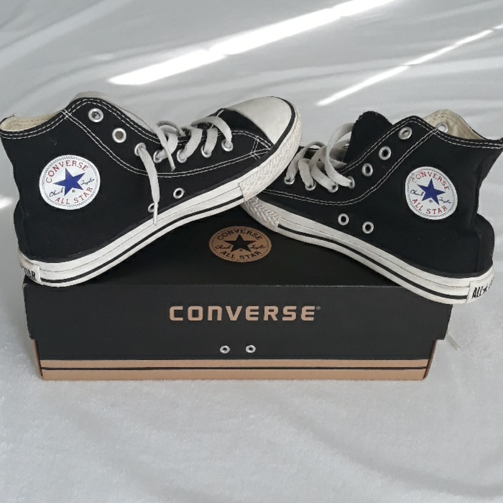 Converse Blake And White